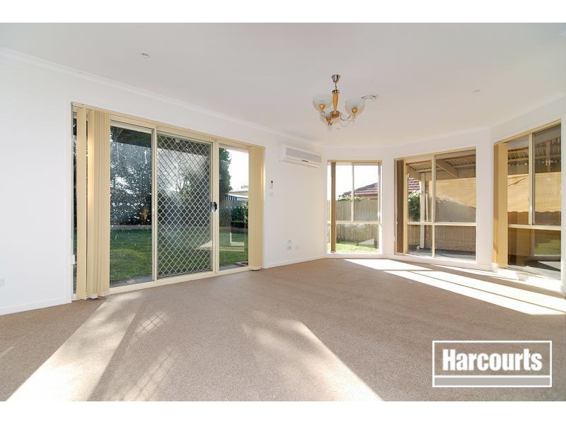 11 Rocklea Crescent, Skye VIC 3977