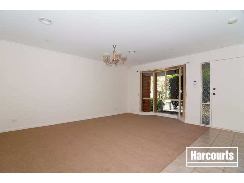 11 Rocklea Crescent, Skye VIC 3977