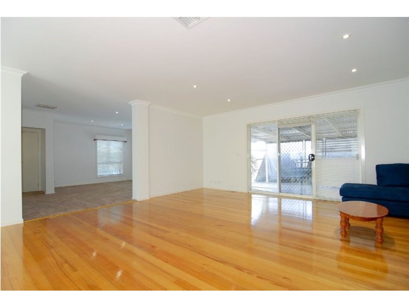 15 Clancy Crescent, Carrum Downs VIC 3201