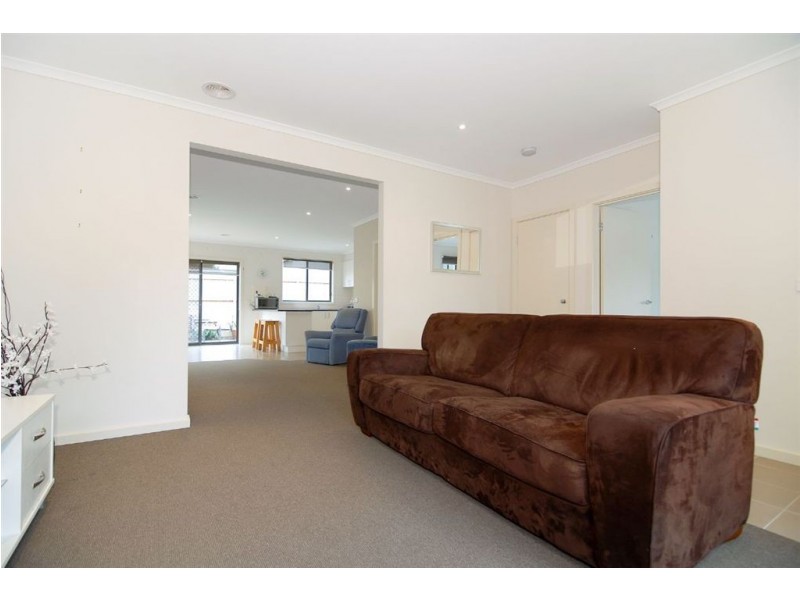2/38 McCormicks Road, Skye VIC 3977