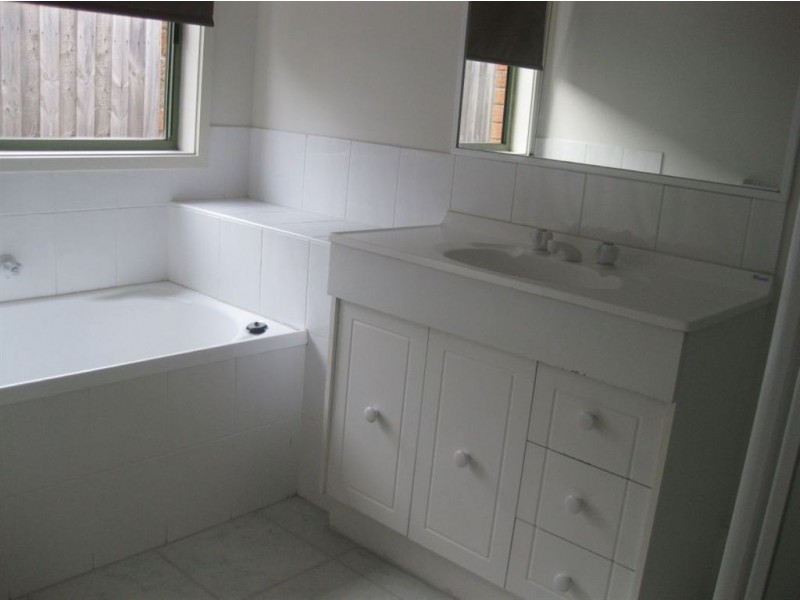 21 Rocklea Crescent, Skye VIC 3977