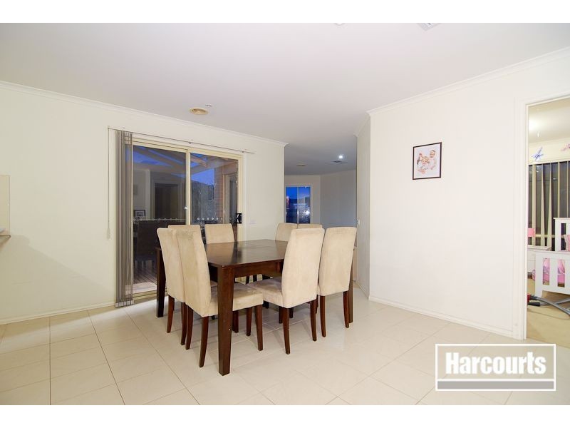 8 Jessica Place, Carrum Downs VIC 3201