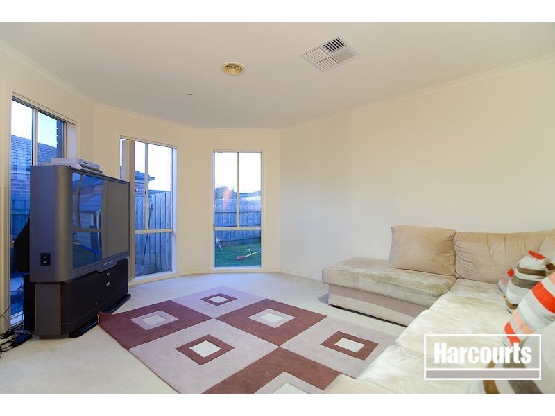 8 Jessica Place, Carrum Downs VIC 3201