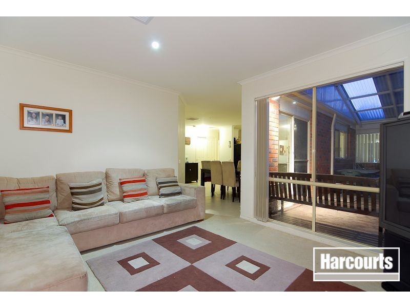 8 Jessica Place, Carrum Downs VIC 3201