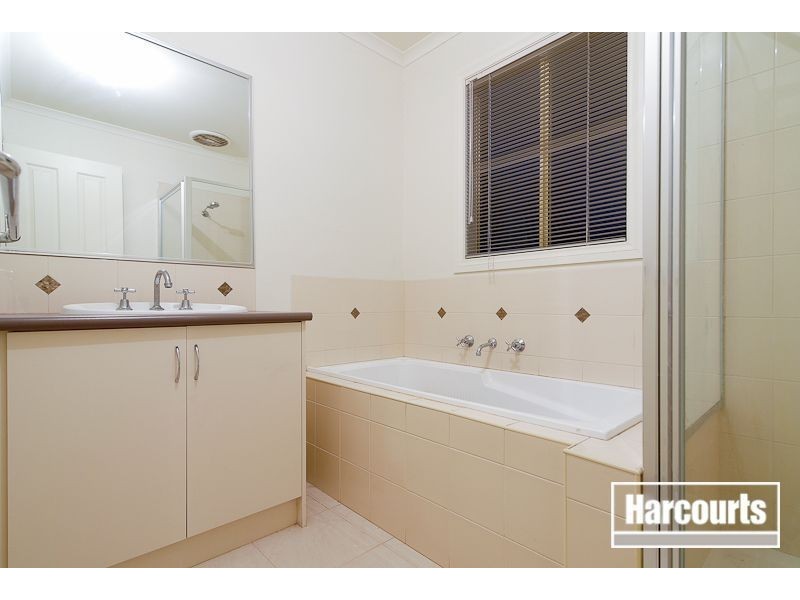 8 Jessica Place, Carrum Downs VIC 3201