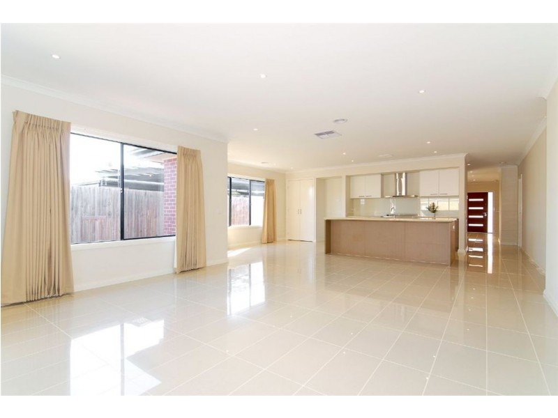 10 Halsbury Place, Skye VIC 3977