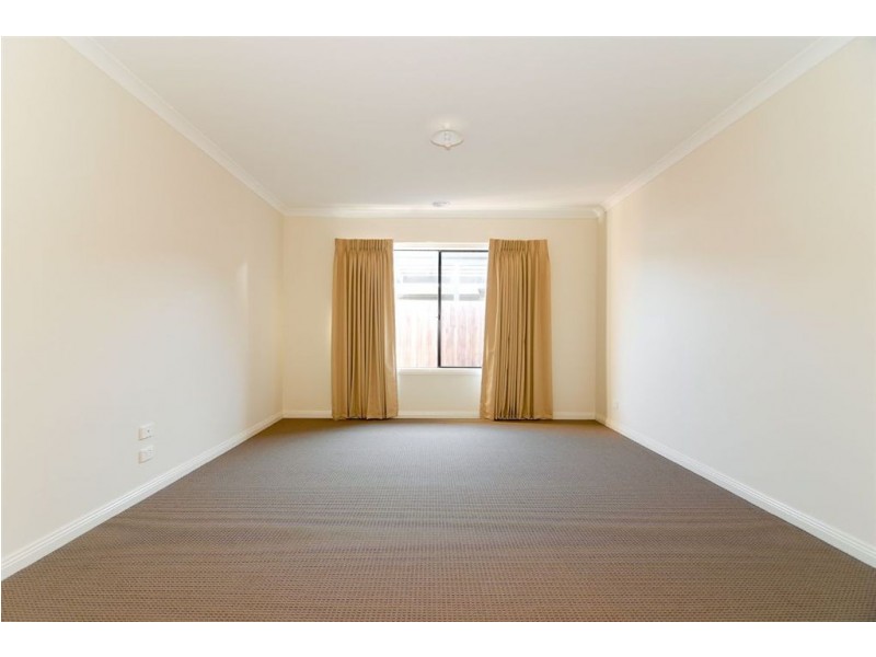 10 Halsbury Place, Skye VIC 3977