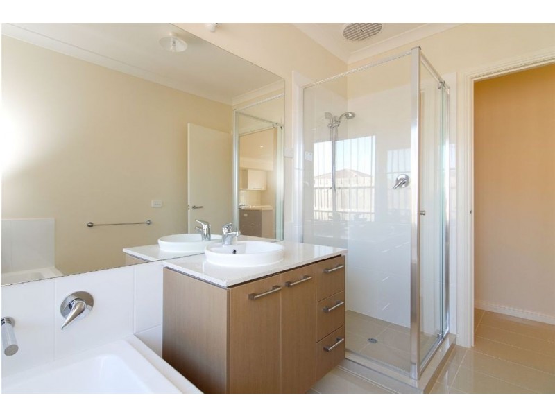 10 Halsbury Place, Skye VIC 3977