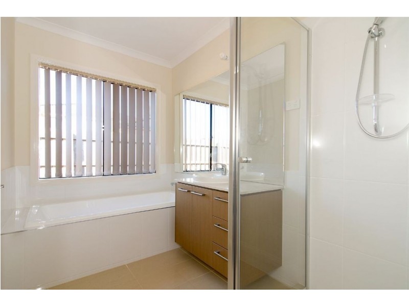 10 Halsbury Place, Skye VIC 3977