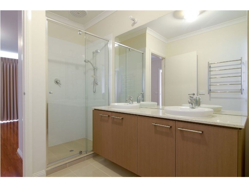 10 Halsbury Place, Skye VIC 3977