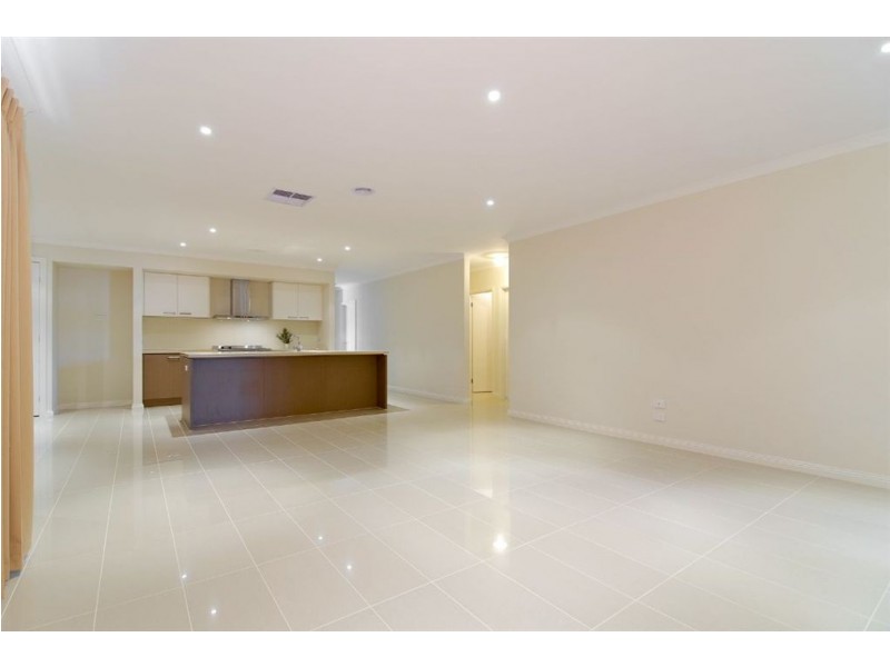 10 Halsbury Place, Skye VIC 3977