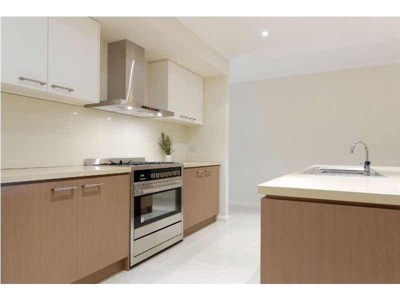 10 Halsbury Place, Skye VIC 3977