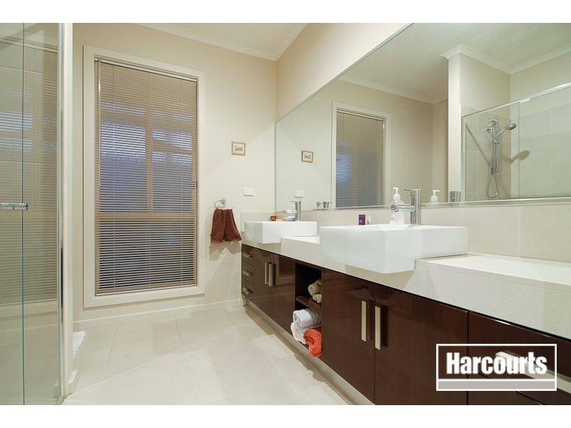 5 Aquamarine Crescent, Skye VIC 3977