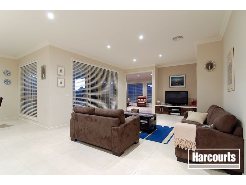 5 Aquamarine Crescent, Skye VIC 3977