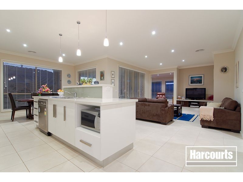 5 Aquamarine Crescent, Skye VIC 3977