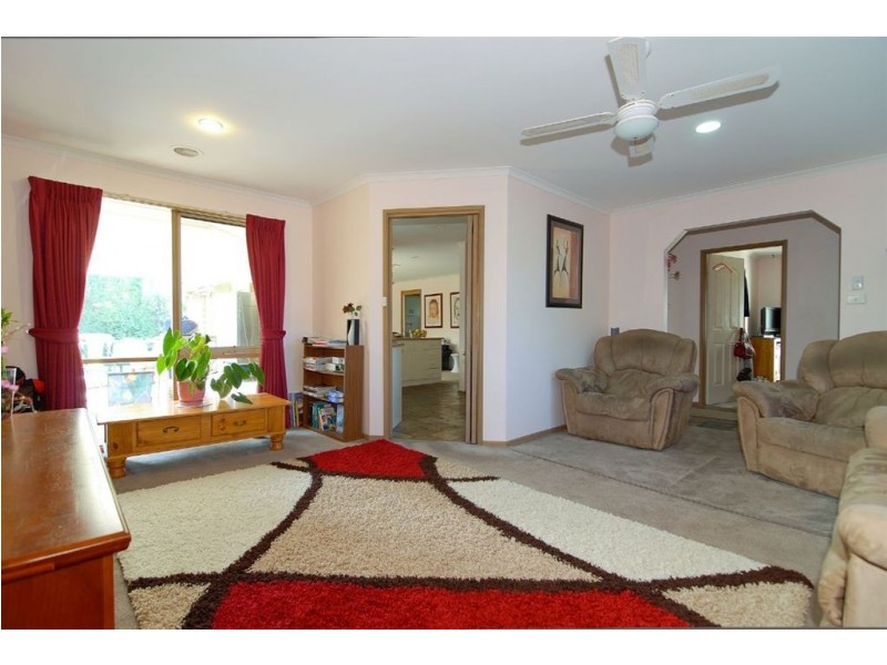 7 Nicole Court, Skye VIC 3977