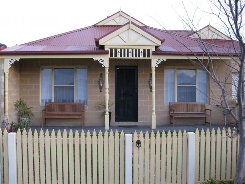 13 Fetlock Lane, Cranbourne East VIC 3977