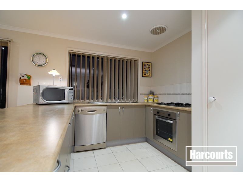 4 Barrine Court, Skye VIC 3977
