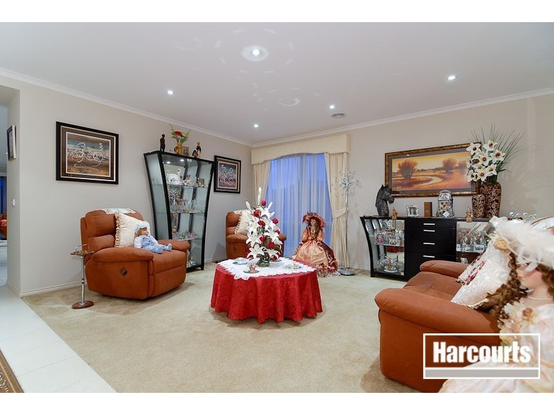 4 Barrine Court, Skye VIC 3977