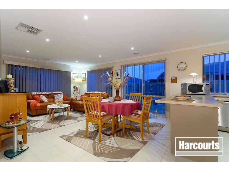 4 Barrine Court, Skye VIC 3977