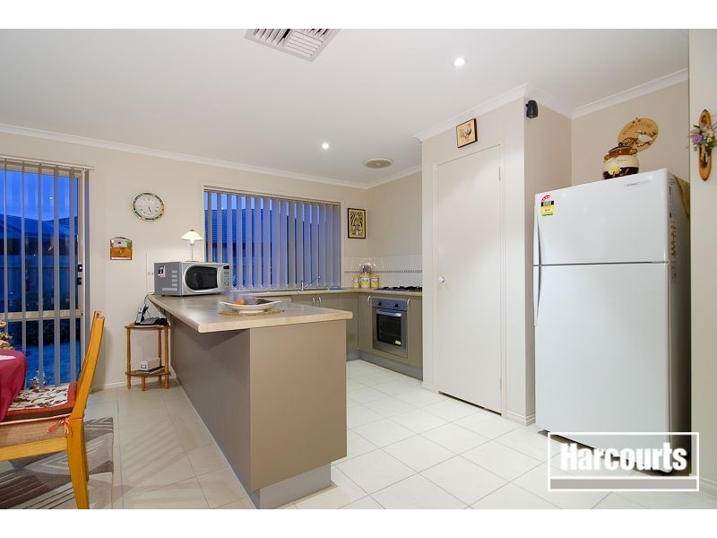 4 Barrine Court, Skye VIC 3977