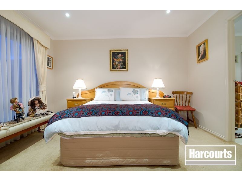 4 Barrine Court, Skye VIC 3977