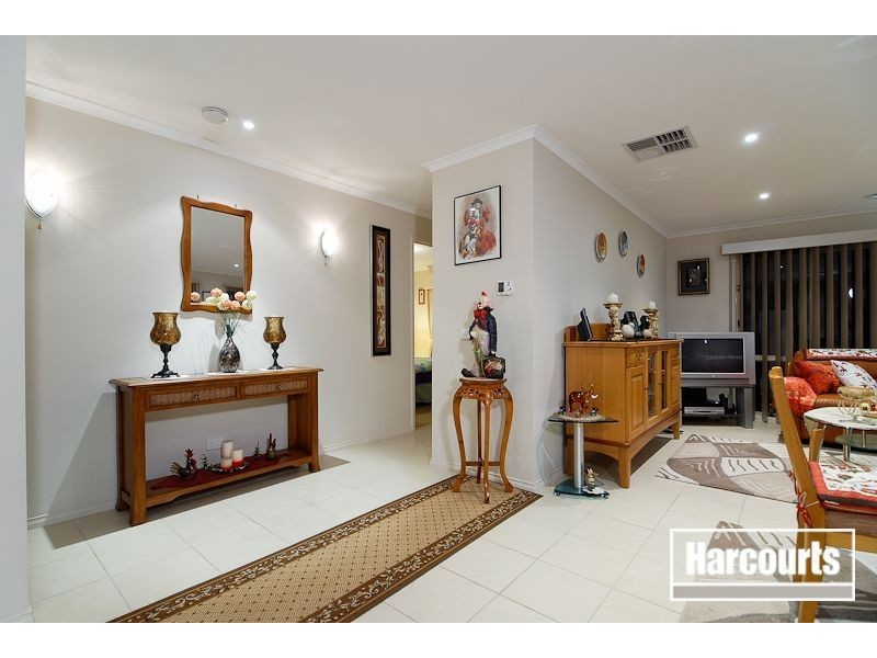 4 Barrine Court, Skye VIC 3977