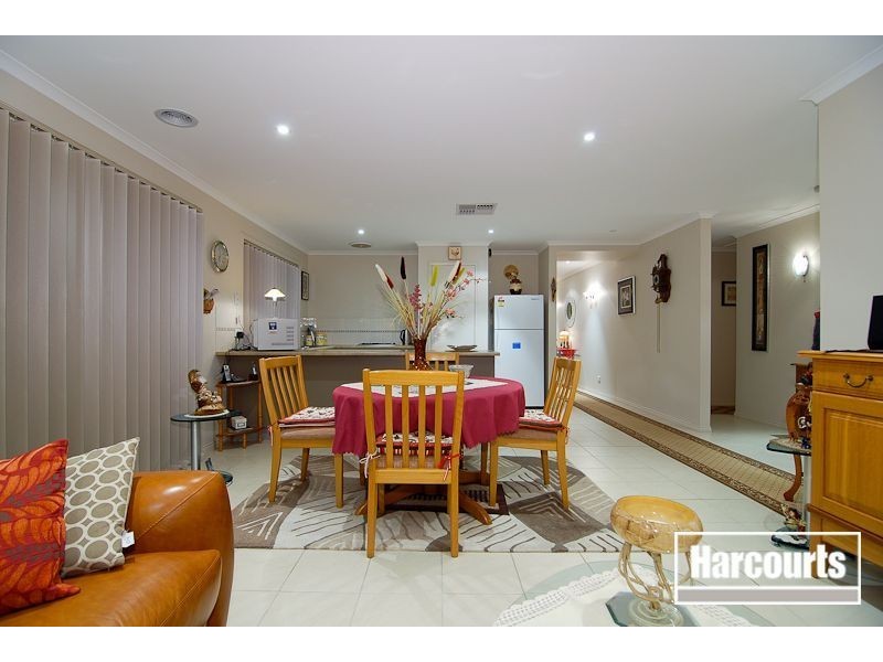 4 Barrine Court, Skye VIC 3977