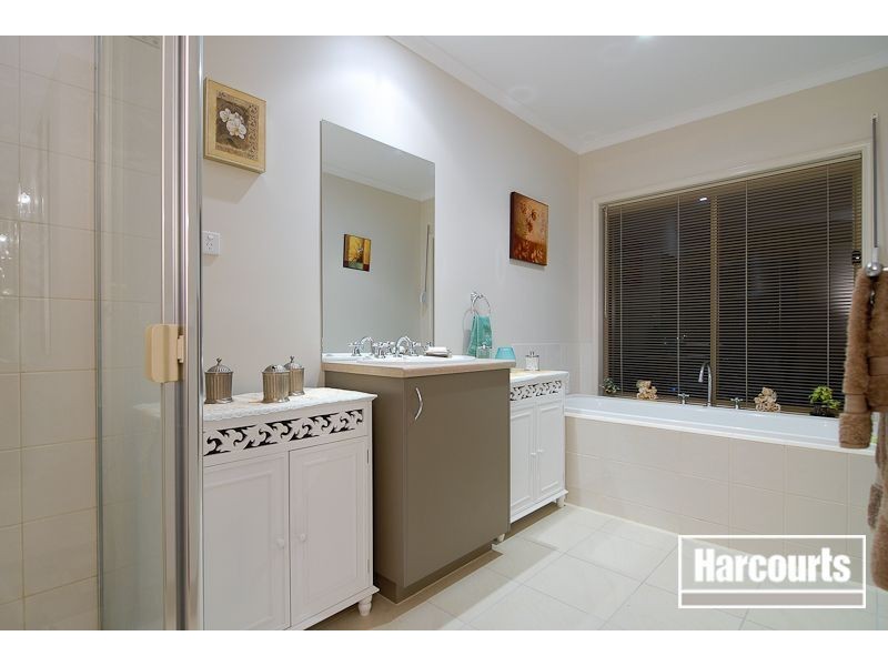 4 Barrine Court, Skye VIC 3977