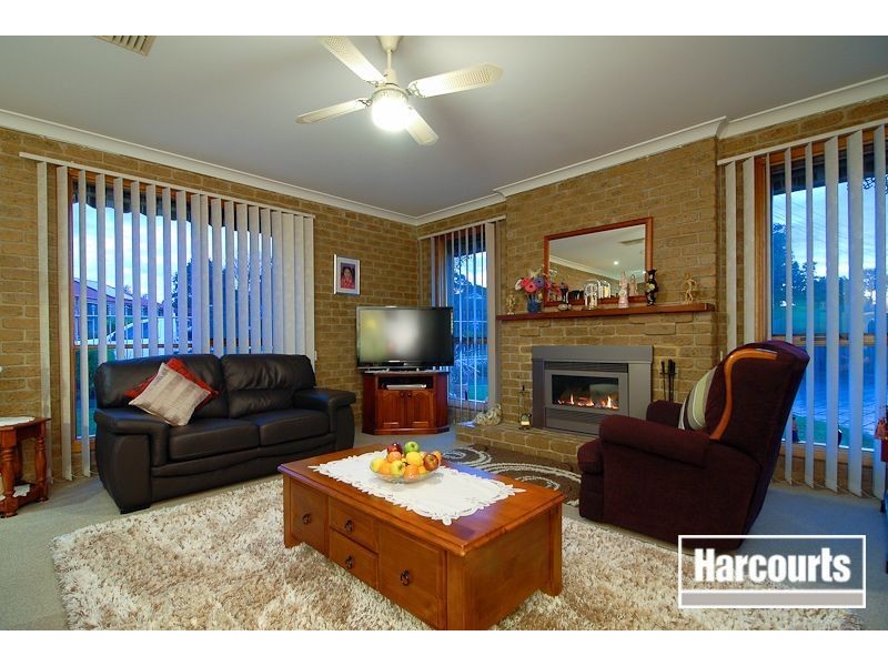 43 Luscombe Avenue, Carrum Downs VIC 3201