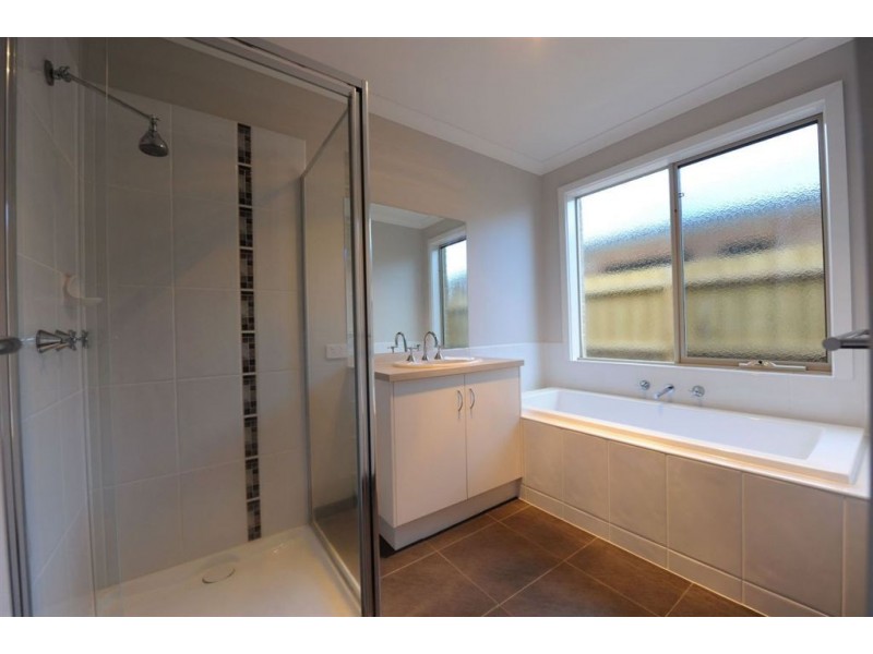 41 Galilee Drive, Sandhurst VIC 3977