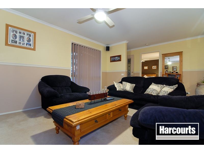 8 Alfred Deakin Grove, Skye VIC 3977