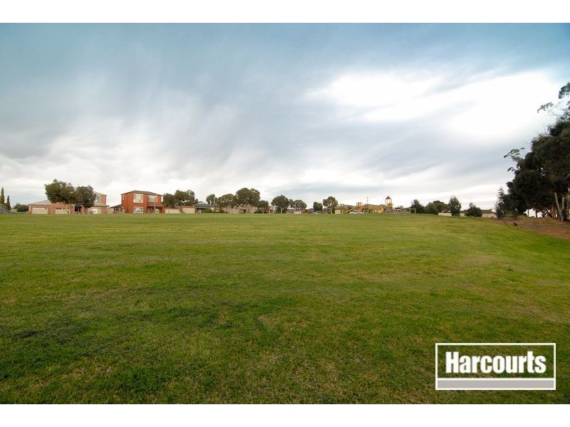 8 Alfred Deakin Grove, Skye VIC 3977