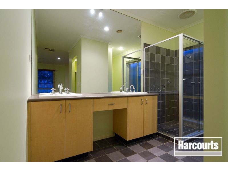 4 Mulga Place, Carrum Downs VIC 3201