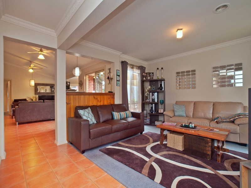 24 Flora Park Way, Carrum Downs VIC 3201