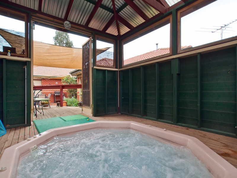 24 Flora Park Way, Carrum Downs VIC 3201