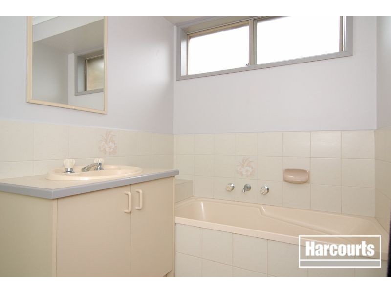 11 Laurel Crescent, Carrum Downs VIC 3201