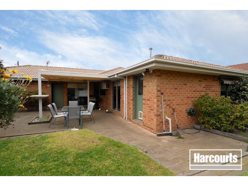 11 Laurel Crescent, Carrum Downs VIC 3201
