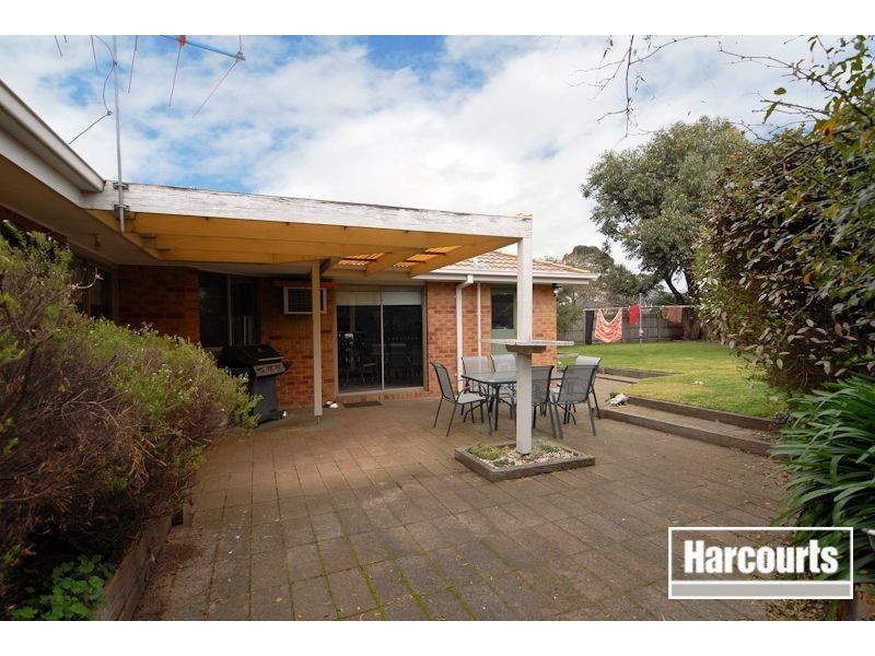 11 Laurel Crescent, Carrum Downs VIC 3201