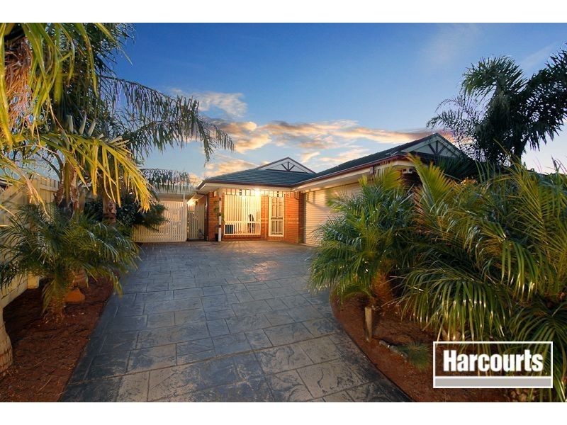 18 John Wedge Wynd, Skye VIC 3977