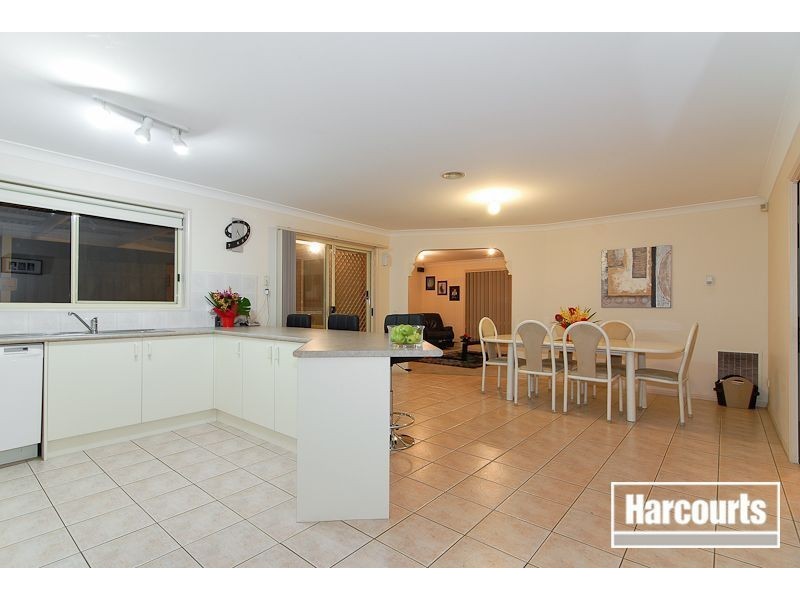 18 John Wedge Wynd, Skye VIC 3977