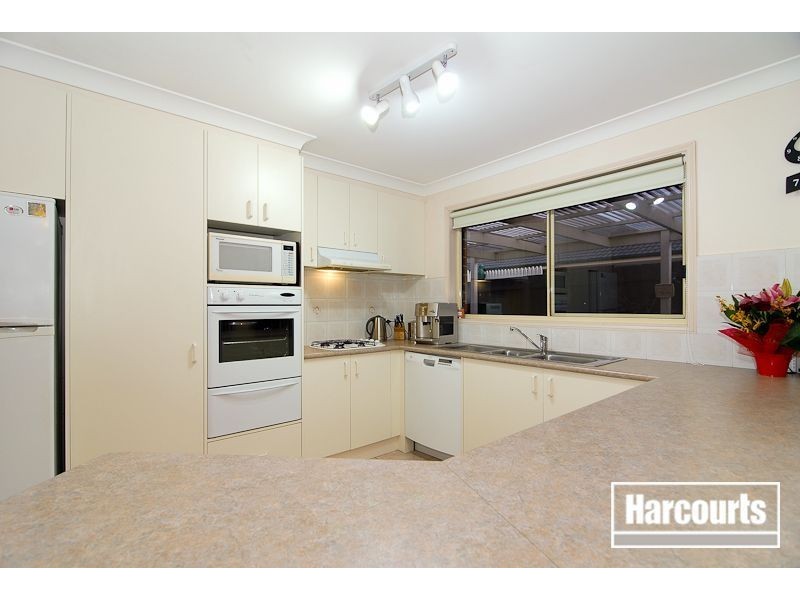 18 John Wedge Wynd, Skye VIC 3977