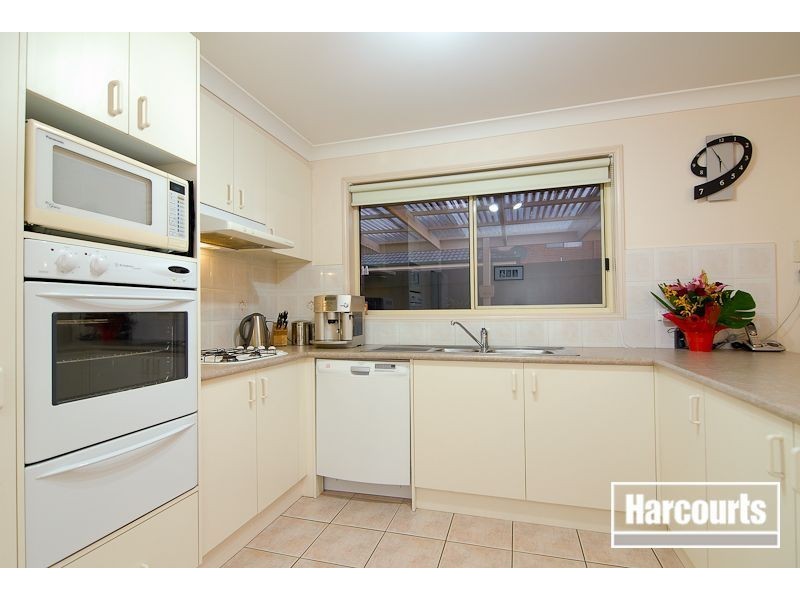 18 John Wedge Wynd, Skye VIC 3977