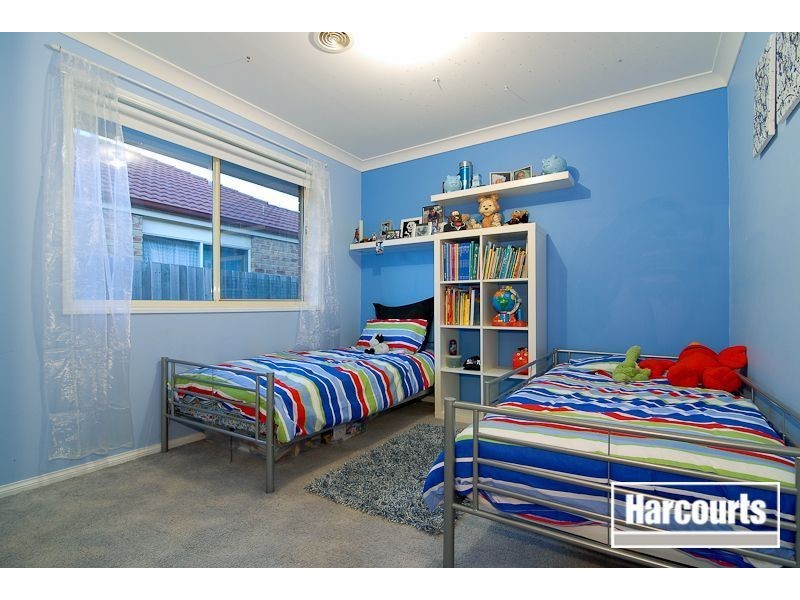 18 John Wedge Wynd, Skye VIC 3977