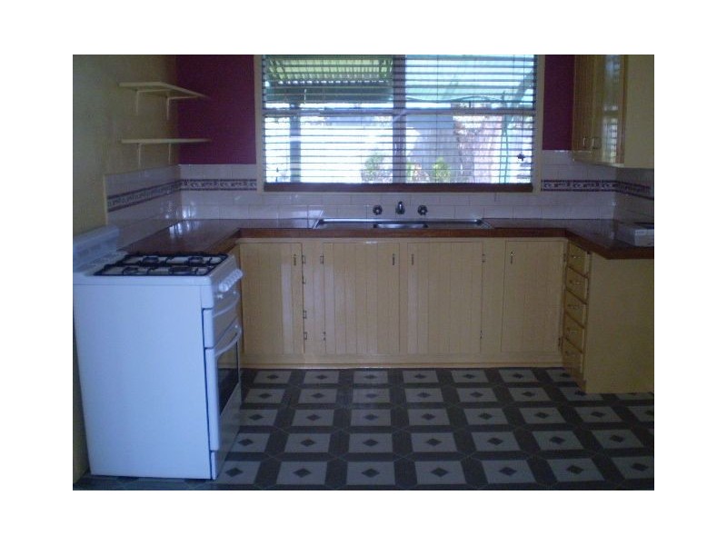 16 Burdett Street, Frankston North VIC 3200