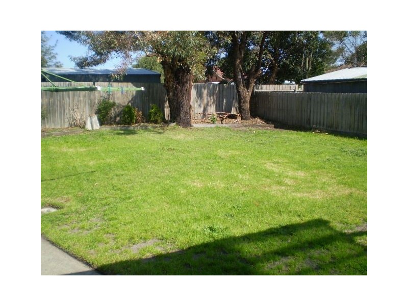 16 Burdett Street, Frankston North VIC 3200
