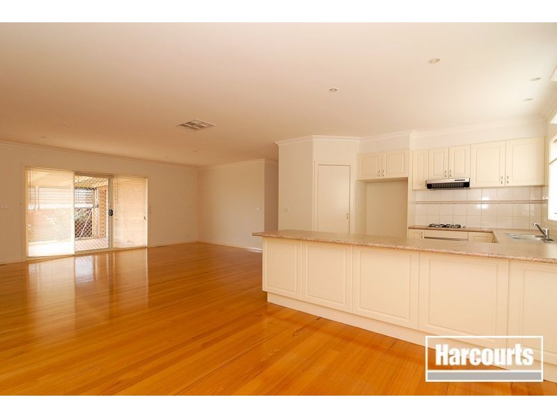 15 Clancy Cres, Carrum Downs VIC 3201