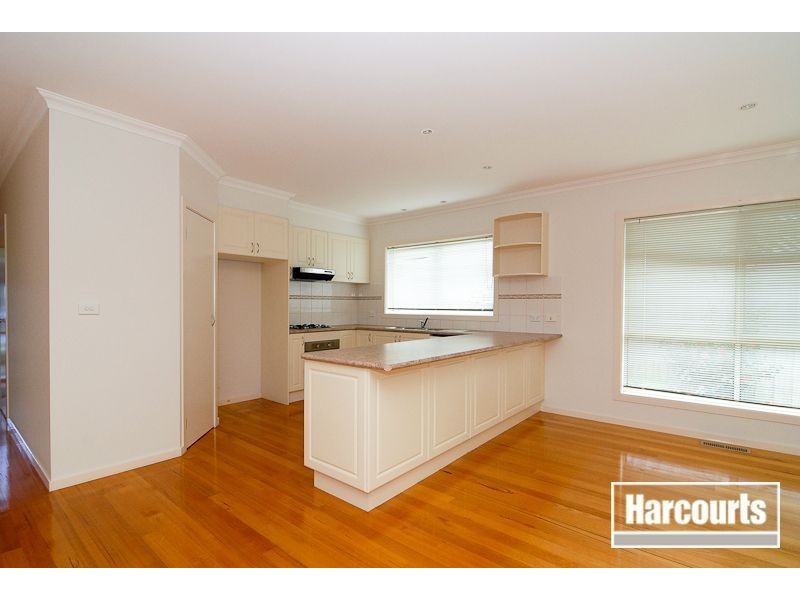 15 Clancy Cres, Carrum Downs VIC 3201