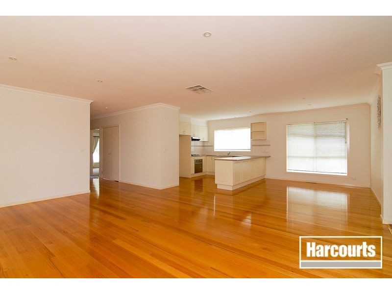 15 Clancy Cres, Carrum Downs VIC 3201