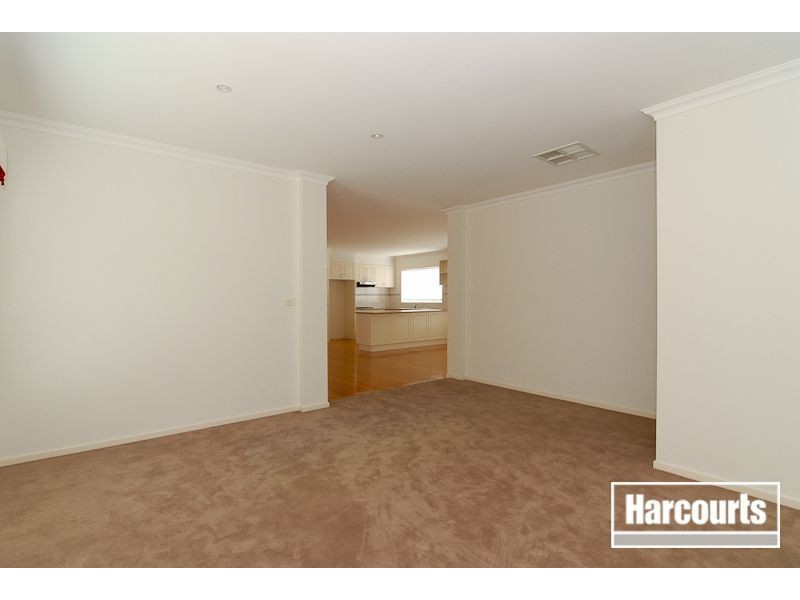 15 Clancy Cres, Carrum Downs VIC 3201